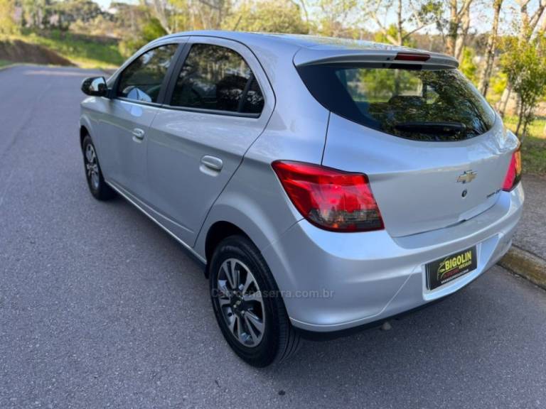 CHEVROLET - ONIX - 2016/2016 - Prata - R$ 61.000,00