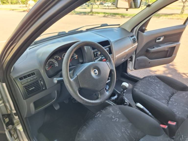 FIAT - PALIO - 2005/2005 - Prata - R$ 25.000,00