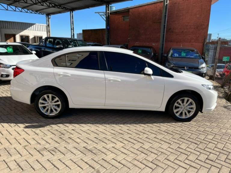 HONDA - CIVIC - 2016/2016 - Branca - R$ 79.000,00