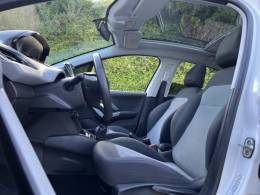 PEUGEOT - 208 - 2015/2015 - Branca - R$ 45.000,00