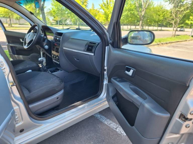 FIAT - PALIO - 2005/2005 - Prata - R$ 25.000,00