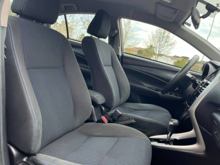 TOYOTA - YARIS - 2020/2020 - Cinza - R$ 83.000,00