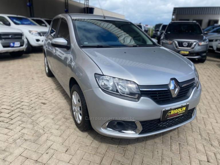 RENAULT - SANDERO - 2015/2015 - Prata - R$ 44.000,00