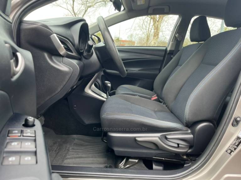 TOYOTA - YARIS - 2020/2020 - Cinza - R$ 83.000,00