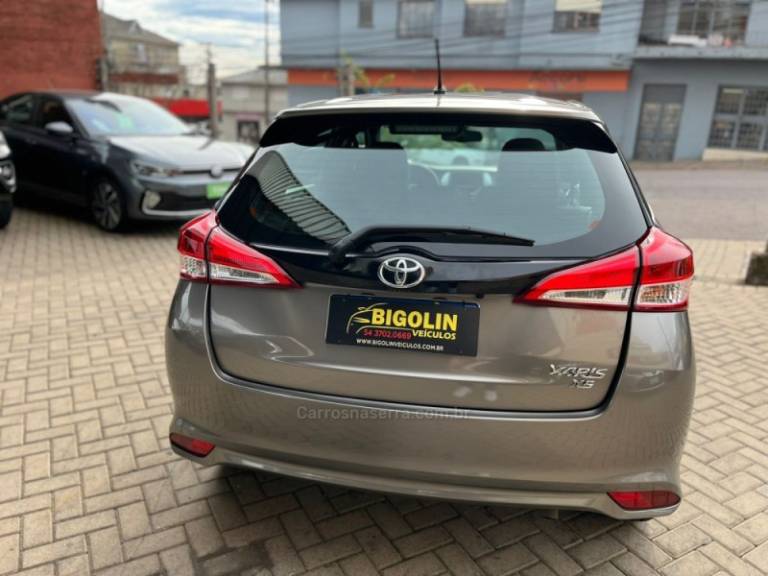 TOYOTA - YARIS - 2019/2019 - Cinza - R$ 86.000,00
