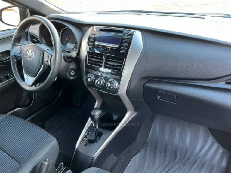 TOYOTA - YARIS - 2021/2021 - Prata - R$ 85.000,00