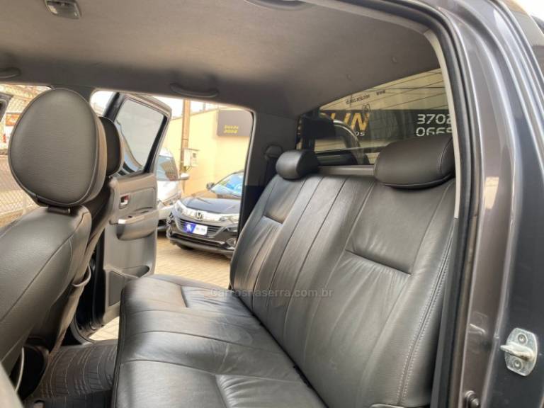 TOYOTA - HILUX - 2014/2014 - Cinza - R$ 144.000,00