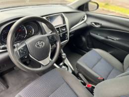 TOYOTA - YARIS - 2020/2020 - Cinza - R$ 83.000,00