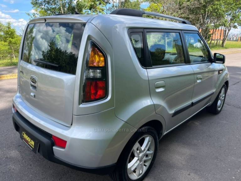 KIA MOTORS - SOUL - 2010/2010 - Prata - R$ 45.000,00