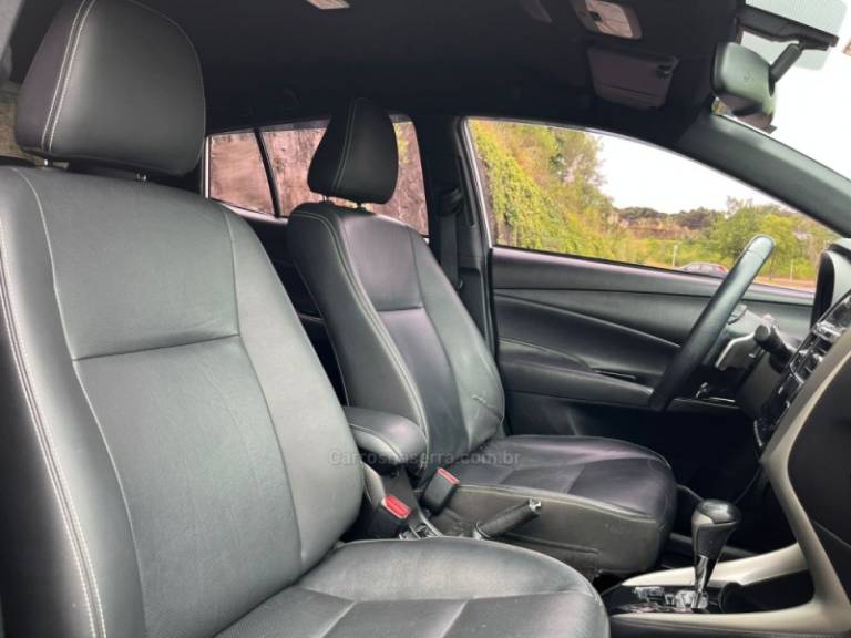 TOYOTA - YARIS - 2019/2019 - Branca - R$ 79.000,00