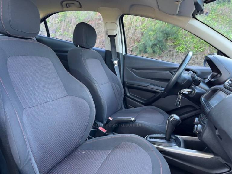 CHEVROLET - ONIX - 2016/2016 - Prata - R$ 61.000,00