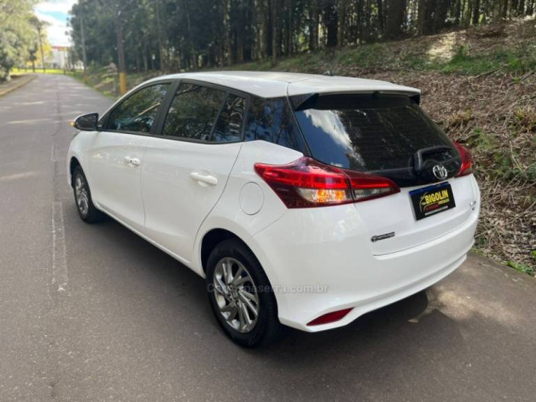 TOYOTA - YARIS - 2025/2025 - Branca - R$ 113.000,00