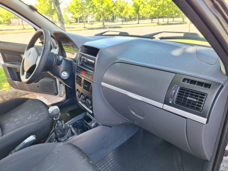FIAT - PALIO - 2005/2005 - Prata - R$ 25.000,00