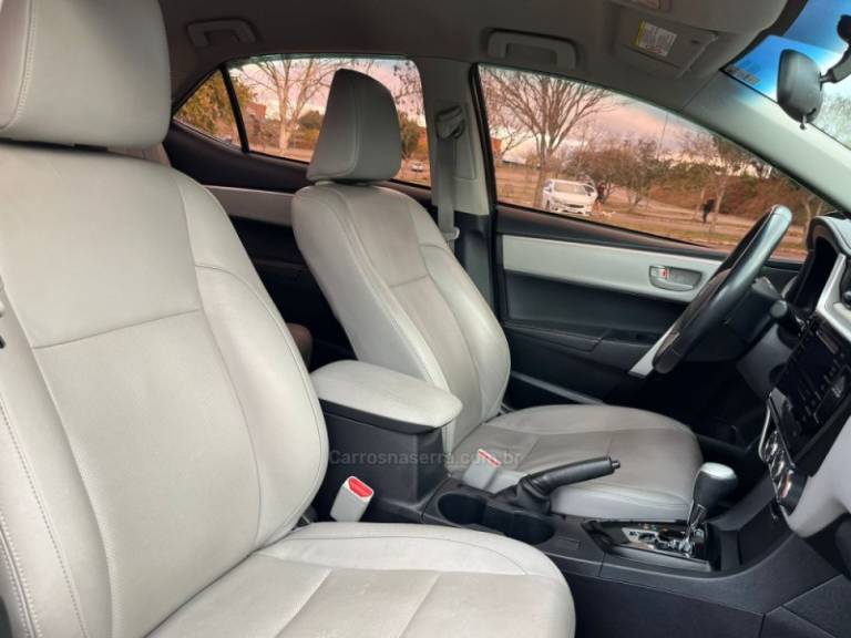 TOYOTA - COROLLA - 2018/2018 - Preta - R$ 94.000,00