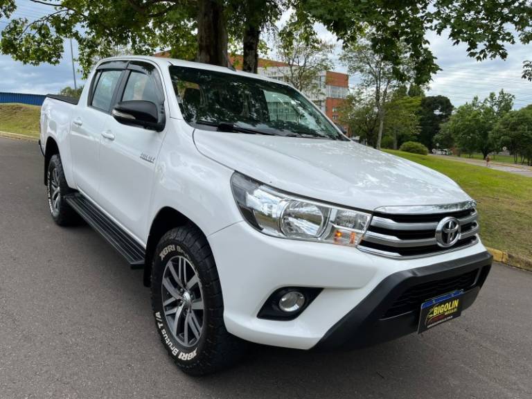 TOYOTA - HILUX - 2017/2017 - Branca - R$ 175.000,00
