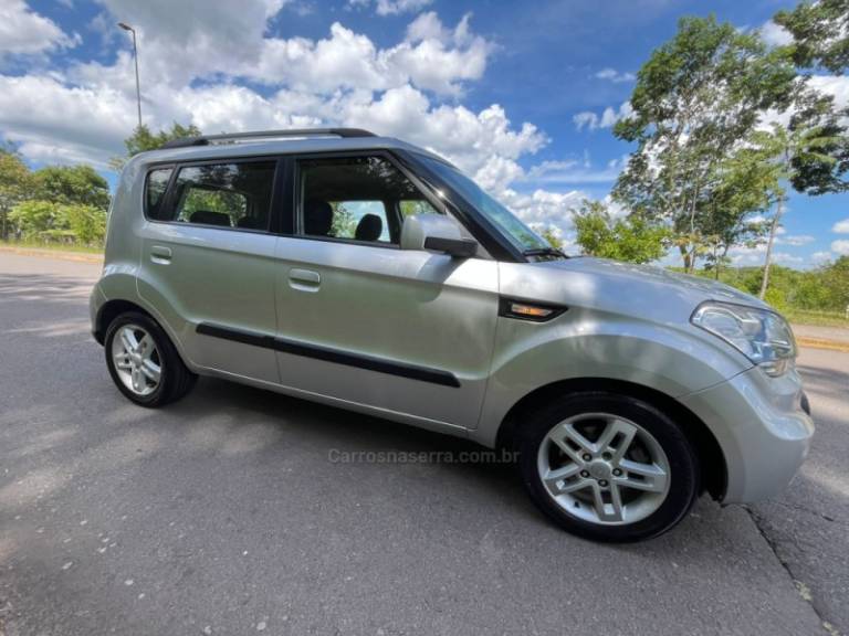 KIA MOTORS - SOUL - 2010/2010 - Prata - R$ 45.000,00