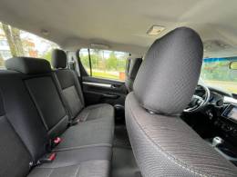 TOYOTA - HILUX - 2017/2017 - Branca - R$ 175.000,00