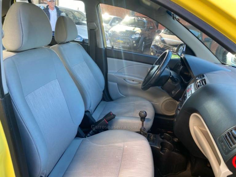 KIA MOTORS - PICANTO - 2011/2011 - Amarela - R$ 30.000,00