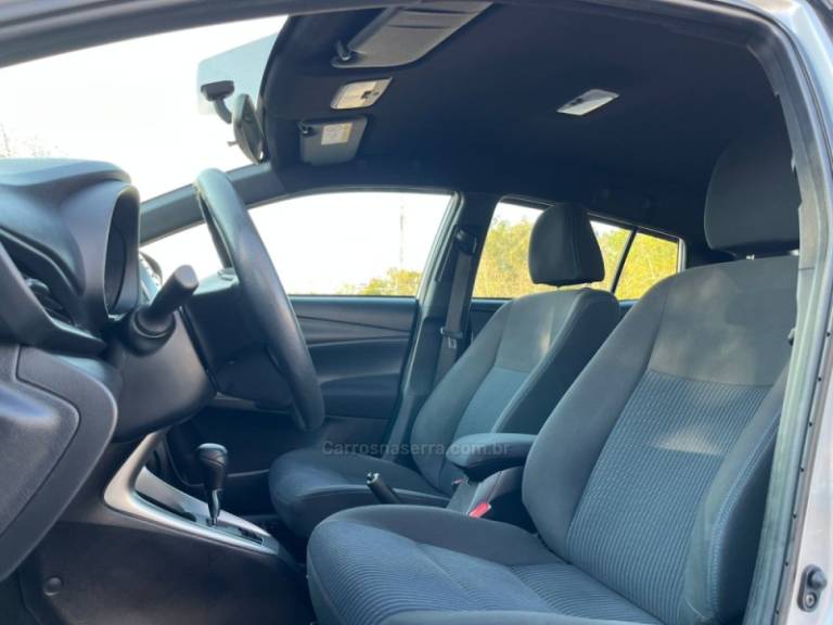 TOYOTA - YARIS - 2021/2021 - Prata - R$ 85.000,00