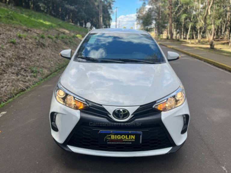 TOYOTA - YARIS - 2025/2025 - Branca - R$ 113.000,00