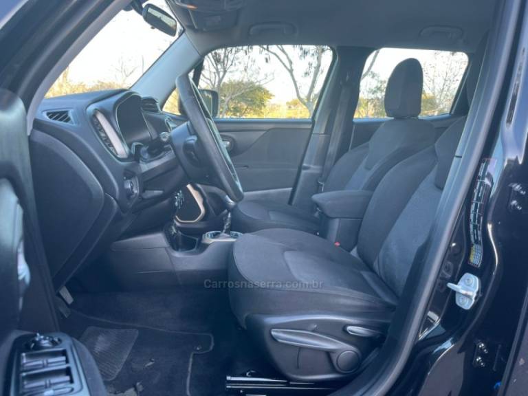 JEEP - RENEGADE - 2016/2016 - Preta - R$ 66.000,00