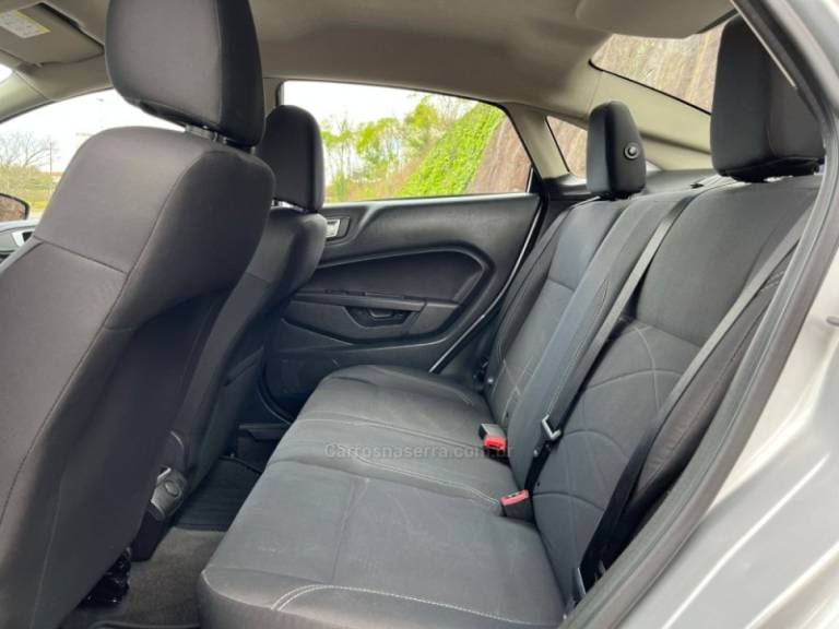 FORD - FIESTA - 2014/2014 - Prata - R$ 44.000,00