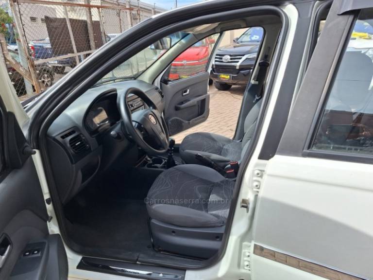 FIAT - SIENA - 2015/2015 - Branca - R$ 39.000,00