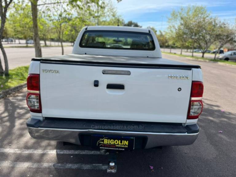 TOYOTA - HILUX - 2013/2013 - Branca - R$ 117.000,00