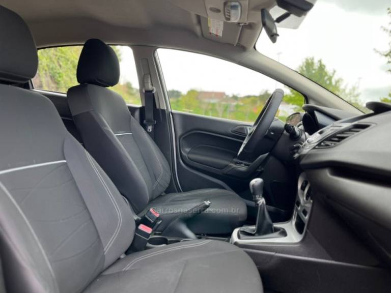 FORD - FIESTA - 2014/2014 - Prata - R$ 44.000,00