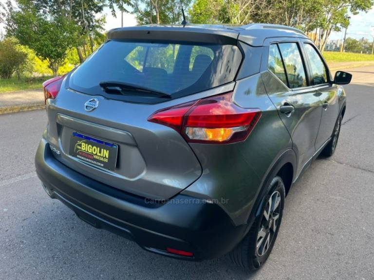 NISSAN - KICKS - 2019/2019 - Prata - R$ 82.000,00