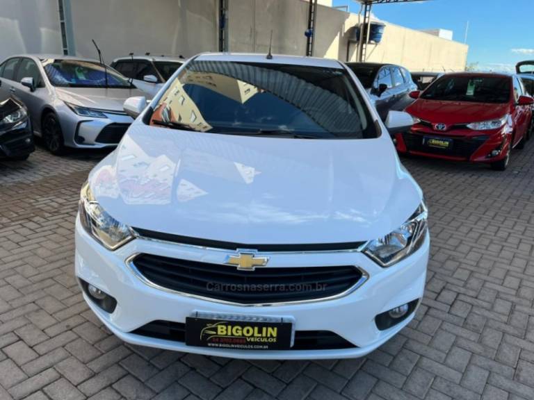 CHEVROLET - ONIX - 2017/2017 - Branca - R$ 67.000,00