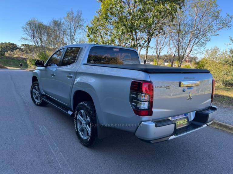 MITSUBISHI - L200 TRITON - 2021/2021 - Prata - R$ 182.000,00