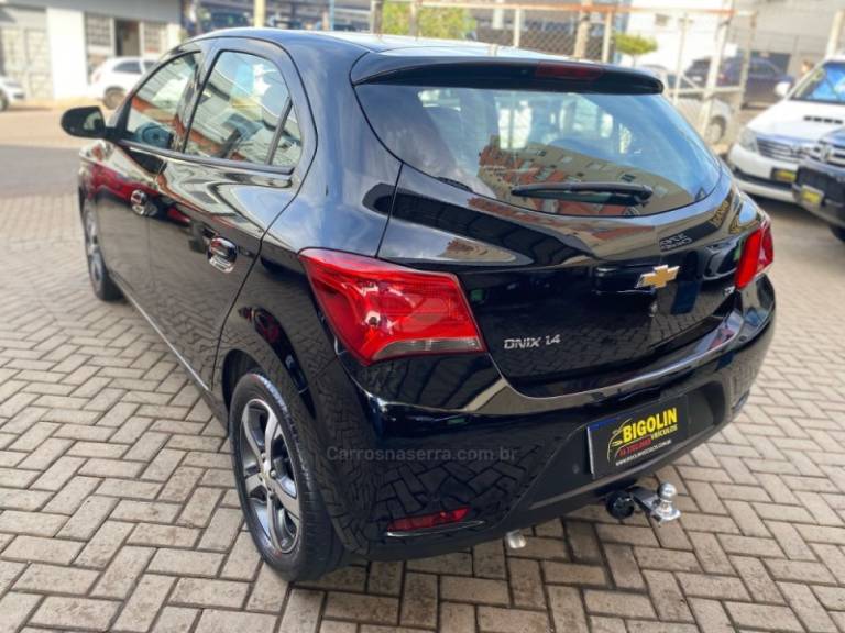 CHEVROLET - ONIX - 2018/2018 - Preta - R$ 65.000,00