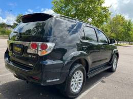 TOYOTA - HILUX SW4 - 2013/2013 - Preta - R$ 139.000,00