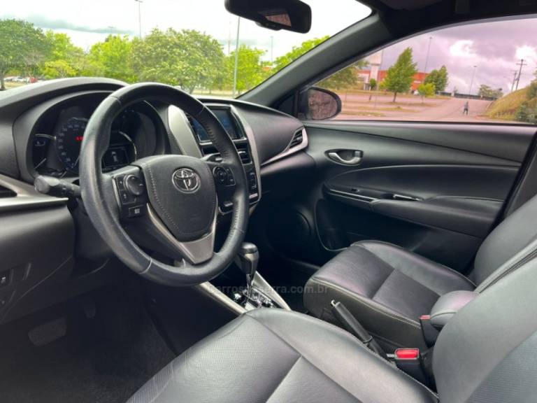 TOYOTA - YARIS - 2019/2019 - Branca - R$ 79.000,00