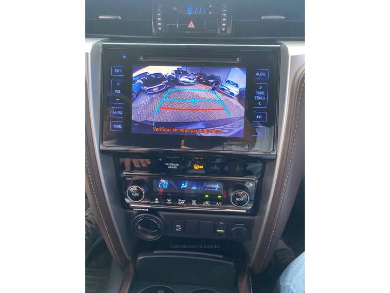 TOYOTA - HILUX SW4 - 2018/2018 - Preta - R$ 235.000,00