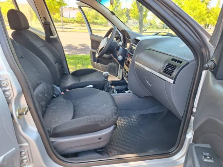 FIAT - PALIO - 2005/2005 - Prata - R$ 25.000,00