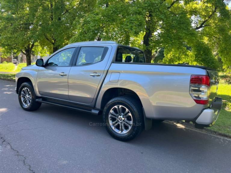 MITSUBISHI - L200 TRITON - 2022/2022 - Prata - R$ 202.000,00