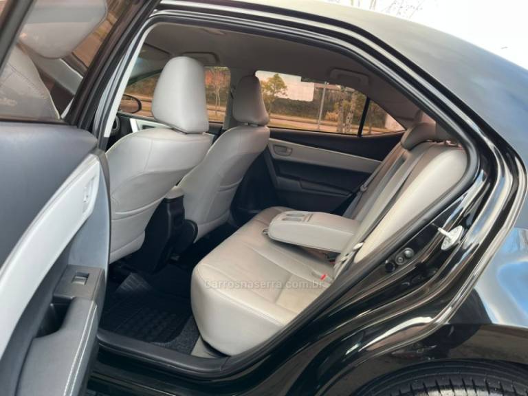 TOYOTA - COROLLA - 2018/2018 - Preta - R$ 94.000,00