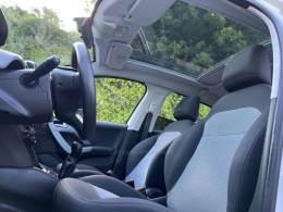 PEUGEOT - 208 - 2015/2015 - Branca - R$ 45.000,00