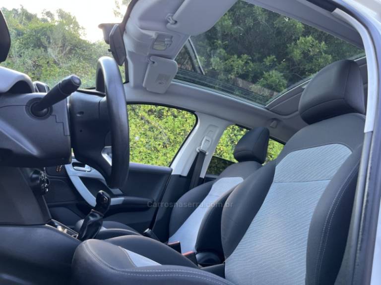 PEUGEOT - 208 - 2015/2015 - Branca - R$ 45.000,00