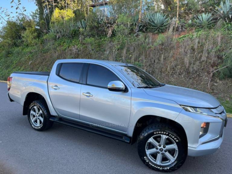 MITSUBISHI - L200 TRITON - 2021/2021 - Prata - R$ 182.000,00