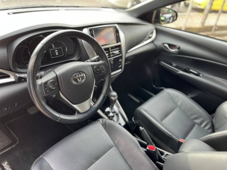 TOYOTA - YARIS - 2019/2019 - Cinza - R$ 86.000,00