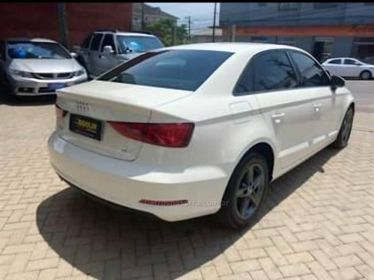 AUDI - A3 - 2015/2015 - Branca - R$ 80.000,00