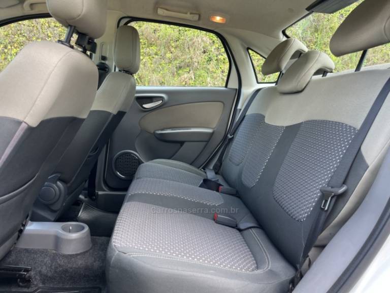 FIAT - GRAND SIENA - 2015/2015 - Branca - R$ 44.000,00