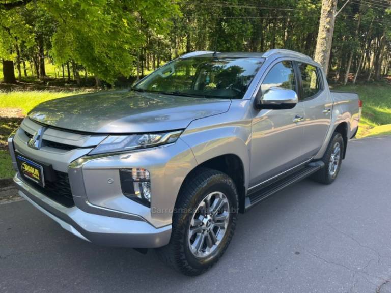 MITSUBISHI - L200 TRITON - 2022/2022 - Prata - R$ 202.000,00