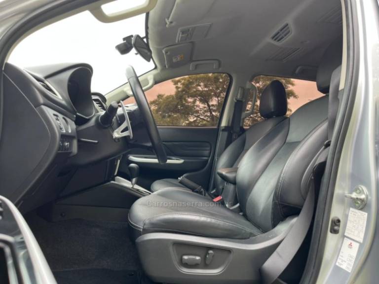 MITSUBISHI - L200 TRITON - 2023/2023 - Prata - R$ 205.000,00