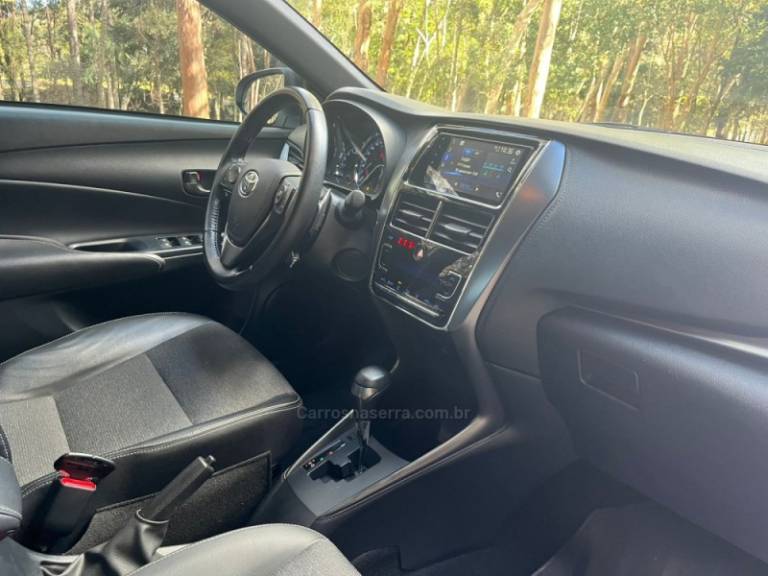 TOYOTA - YARIS - 2025/2025 - Branca - R$ 113.000,00