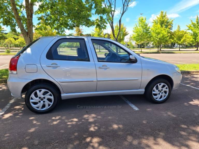 FIAT - PALIO - 2005/2005 - Prata - R$ 25.000,00