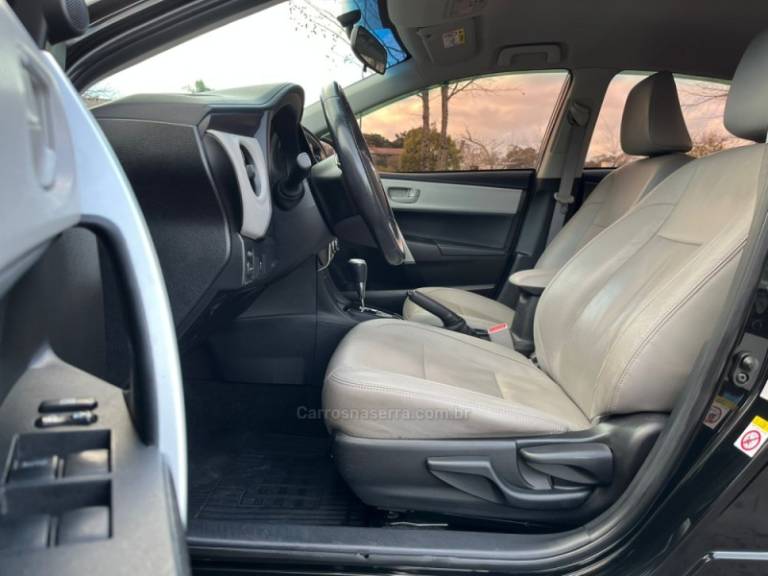 TOYOTA - COROLLA - 2018/2018 - Preta - R$ 94.000,00